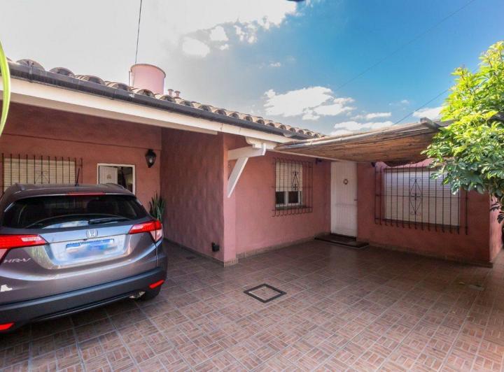 VENTA DE CASA DE 5 AMB EN HURLINGHAM - PERMUTA 5
