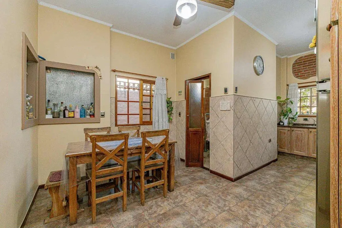 CASA LOTE PROPIO 5 AMBIENTES - JARDIN Y COCHERA 4