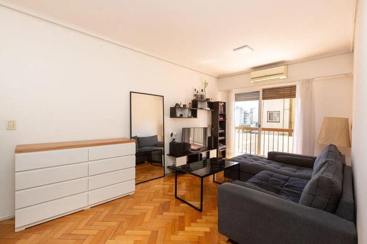 VENTA DEPTO 2 AMB. CON BALCON EN SAN TELMO 2