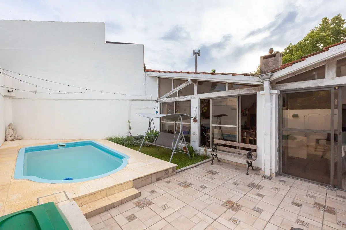 VENTA DE CASA EN HURLINGHAM CON PILETA Y GARAGE 2