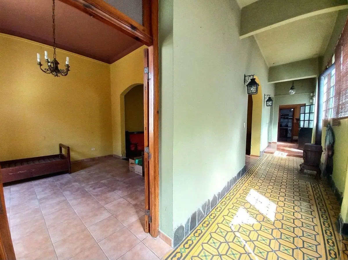 VENTA CASA 4 AMB -JARDIN-COCHERA-CASTELAR 5