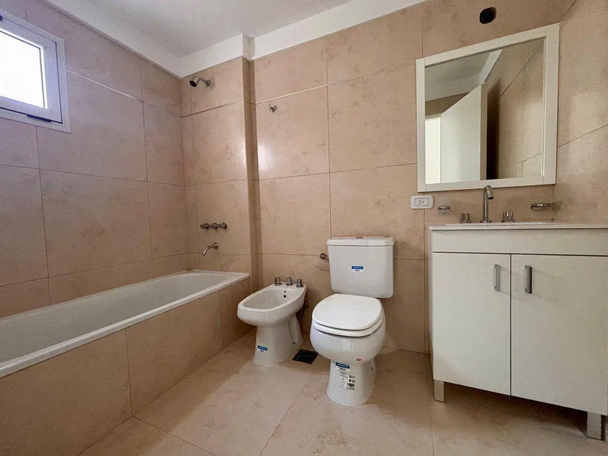 VENTA DE AMPLIO DEPARTAMENTO MONOAMBIENTE-MORON 5