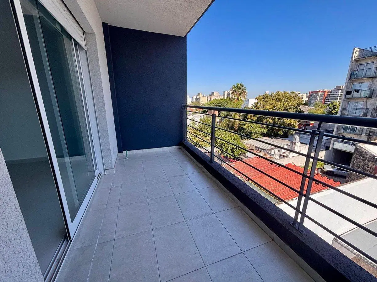 VENTA DE AMPLIO DEPARTAMENTO MONOAMBIENTE-MORON 2