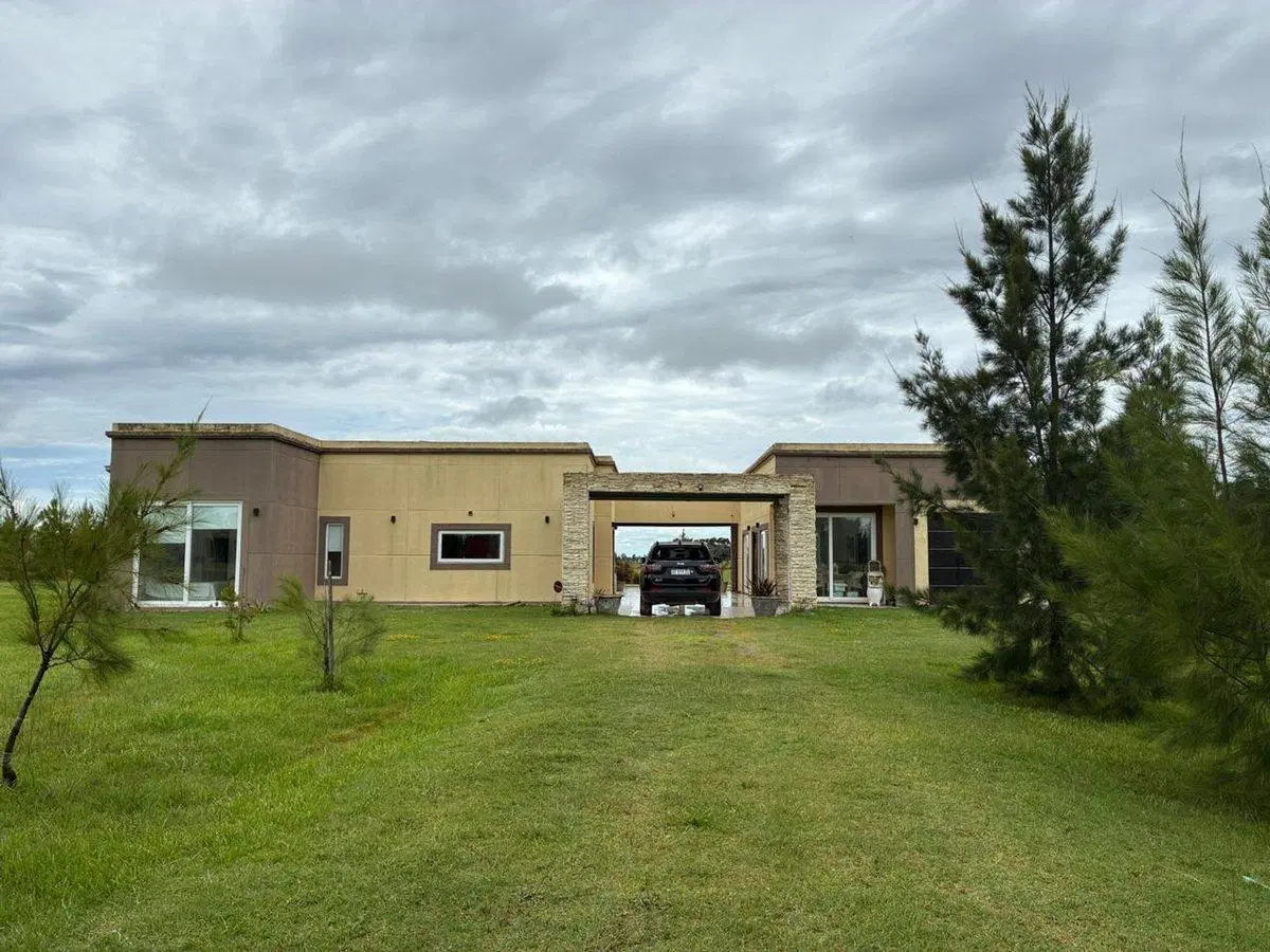 VENTA CASA 4 AMB PILETA 11000  MTS  CH DE ABBOTT 3