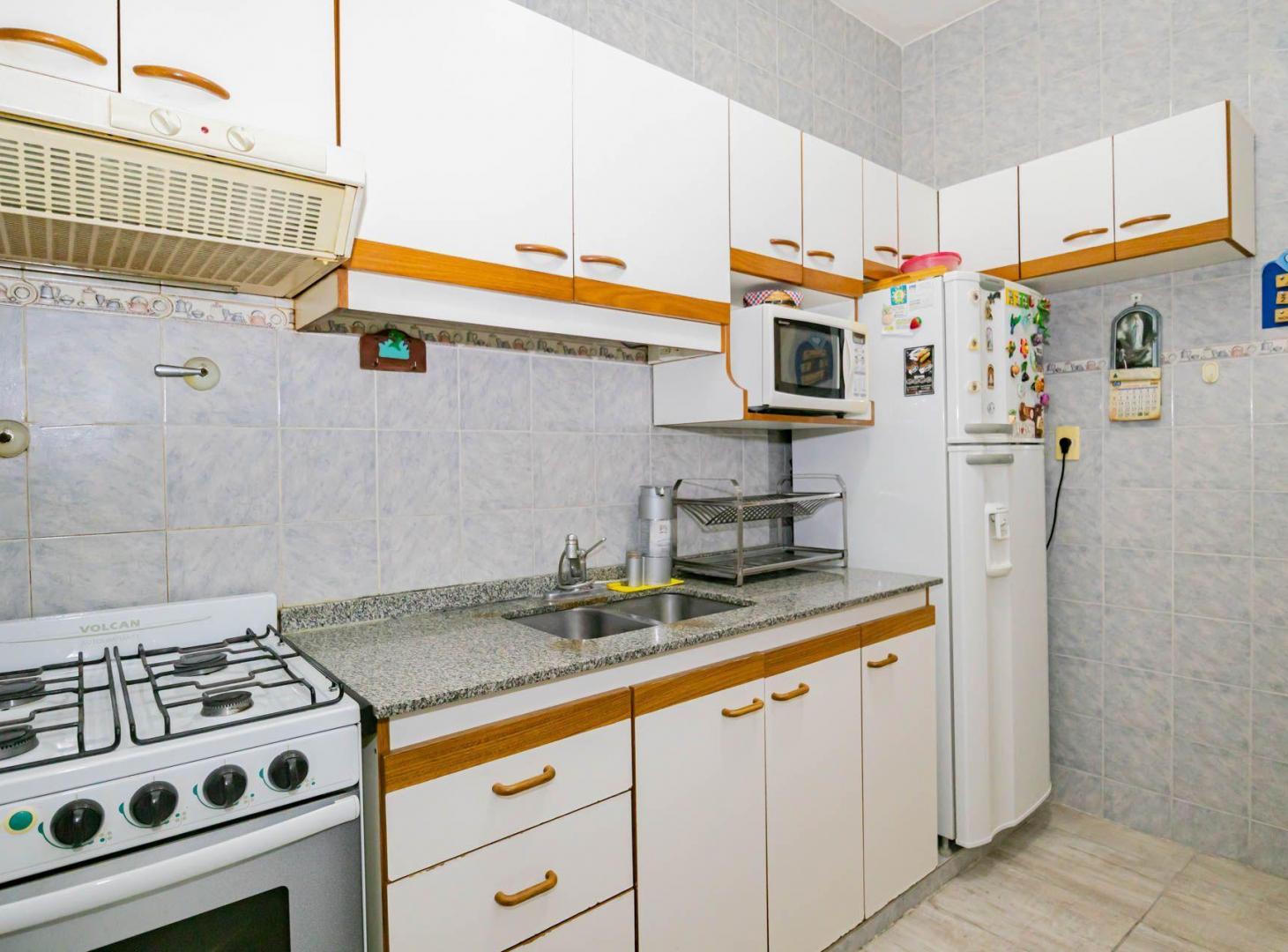 CASA CON TALLER-PILETA EN VENTA 5 AMB. LA TABLADA