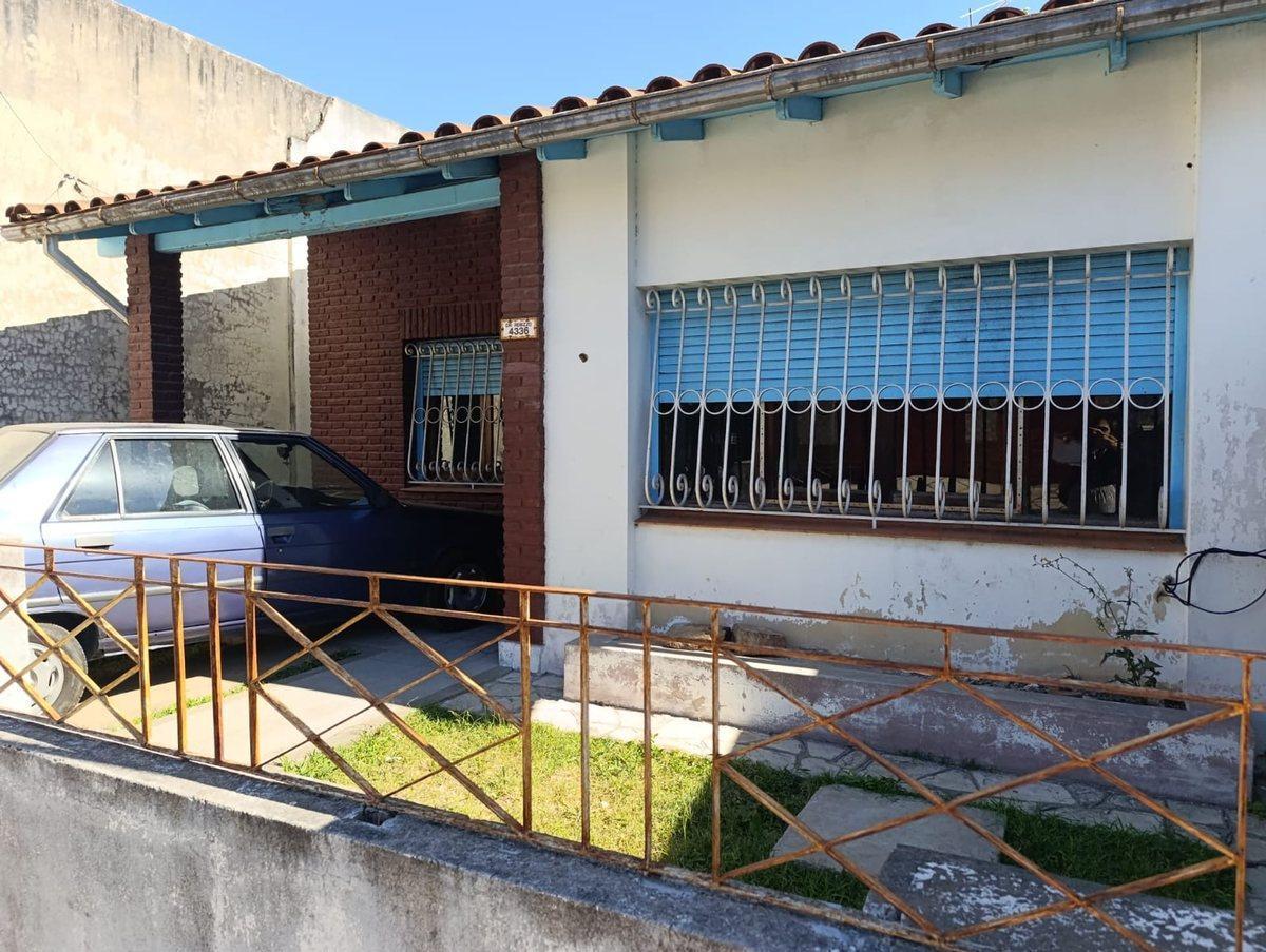 VENTA CASA 3 AMB CON PARQUE EN CASEROS