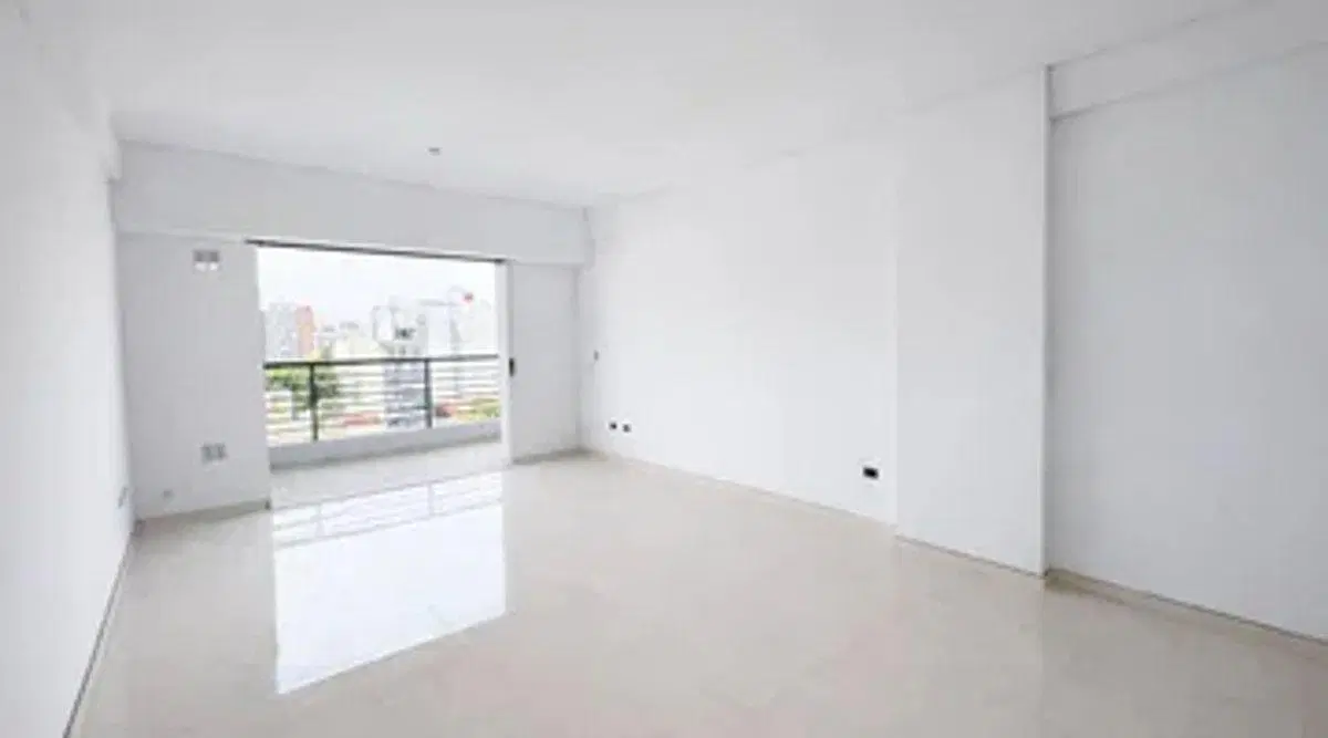 VENTA DE AMPLIO DEPARTAMENTO MONOAMBIENTE CASEROS 3