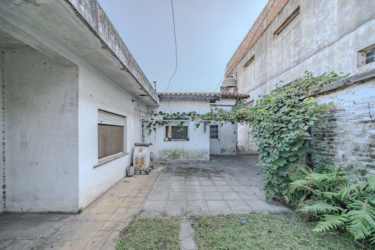 VENTA CHALET 3 AMBIENTES CON GARAGE APTO CREDITO