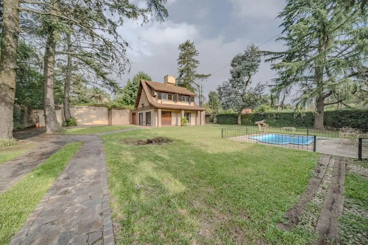 VENTA CHALET 5 AMBIENTES CON PILETA Y QUINCHO 3