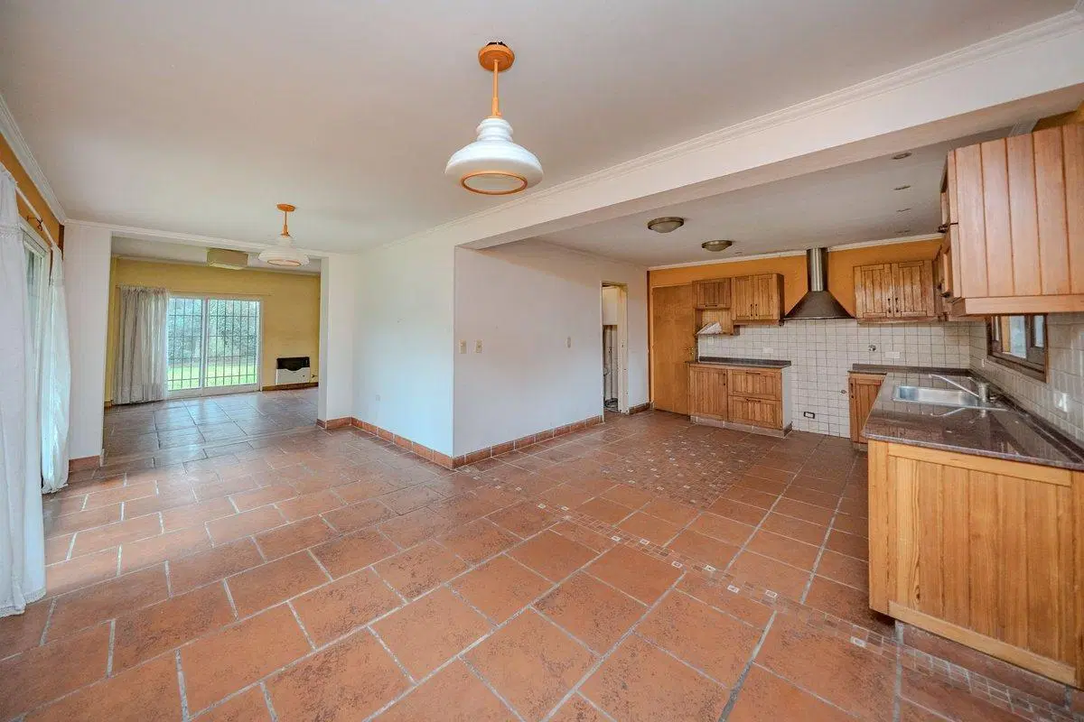 VENTA CHALET 5 AMBIENTES CON PILETA Y QUINCHO 4