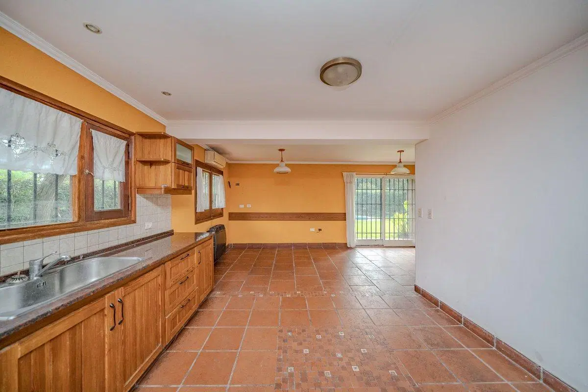 VENTA CHALET 5 AMBIENTES CON PILETA Y QUINCHO 5