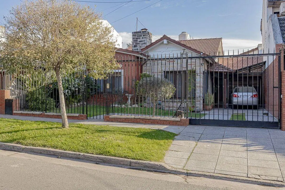 VENTA CASA C/ PISCINA JARDIN QUINCHO EN HURLINGHAM 3