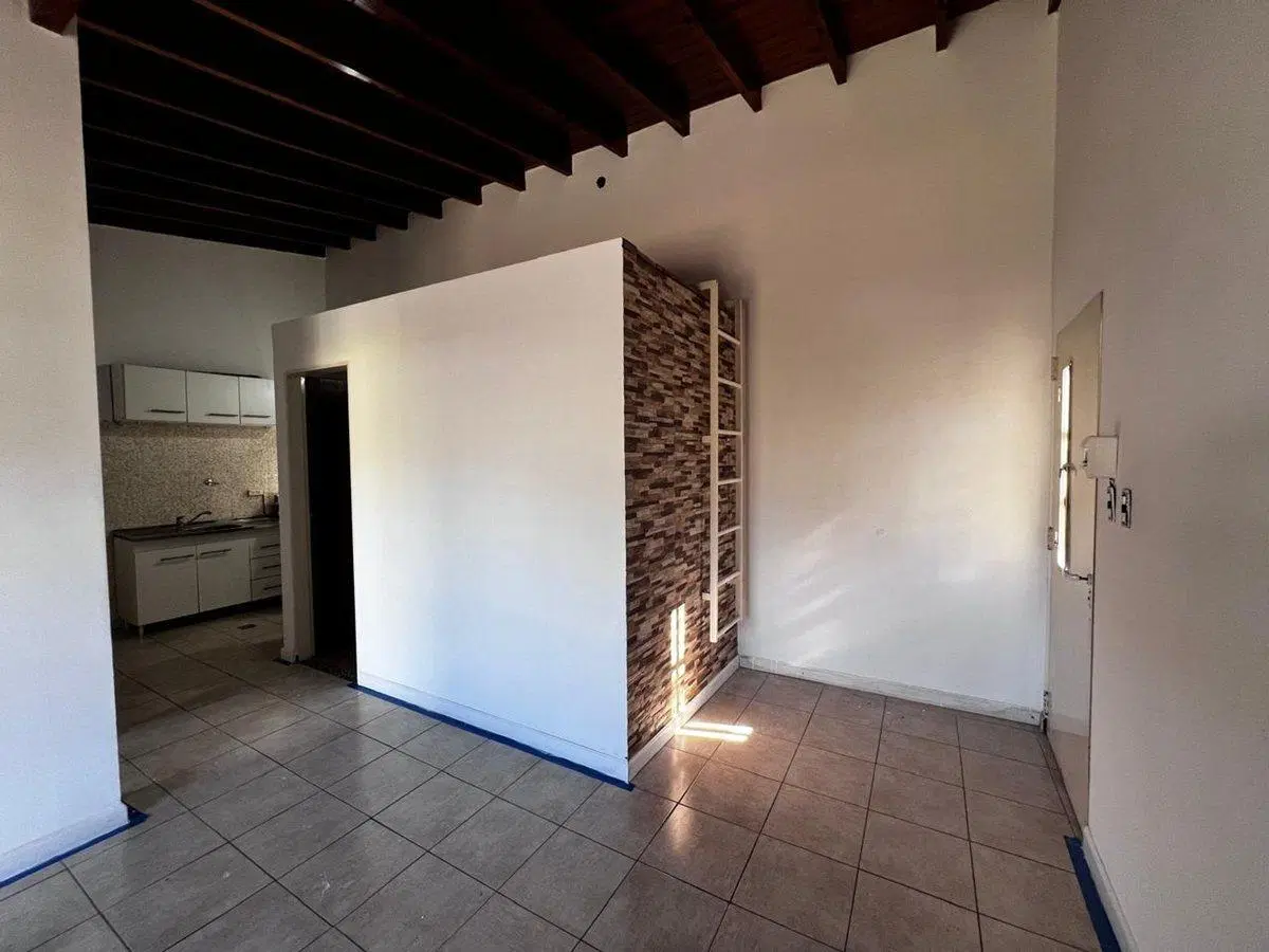 ALQUILER DEPTO 2 AMB. CON BALCON EN LA TABLADA 2