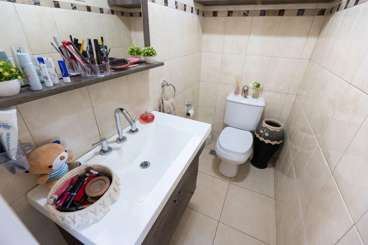 VENTA CASA EN CIUDAD JARDIN 5 AMBIENTES - PERMUTA 2