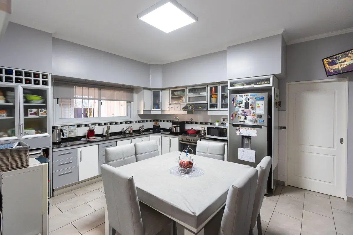 VENTA CASA EN CIUDAD JARDIN 5 AMBIENTES - PERMUTA 3