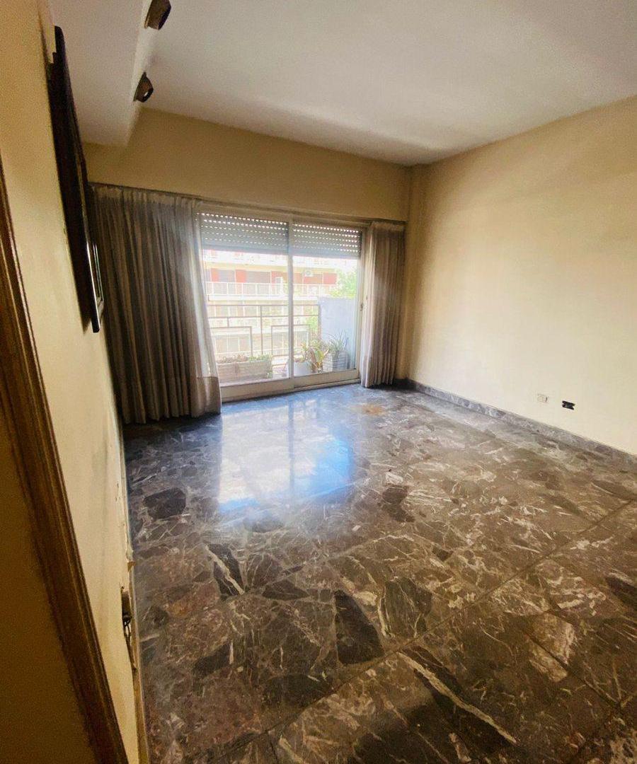 VENTA DEPTO 4 AMBIENTES CON BALCON EN FLORES