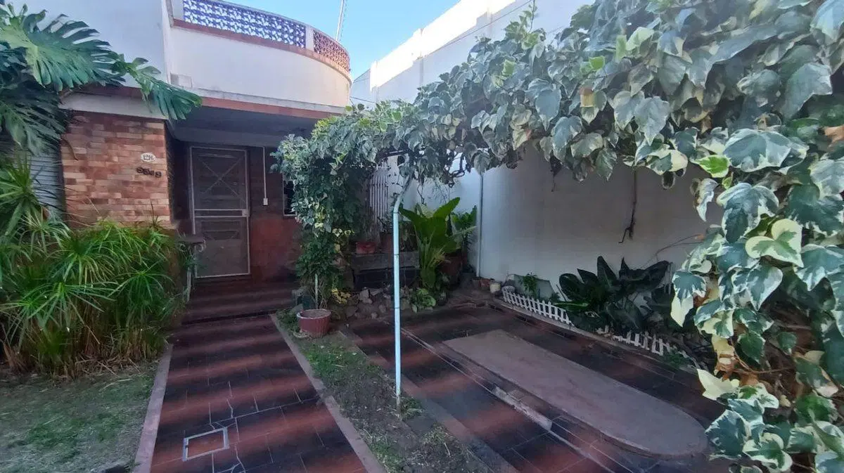 VENTA PERMUTA CASA C/COCHERA CASEROS A REFACCIONAR 5