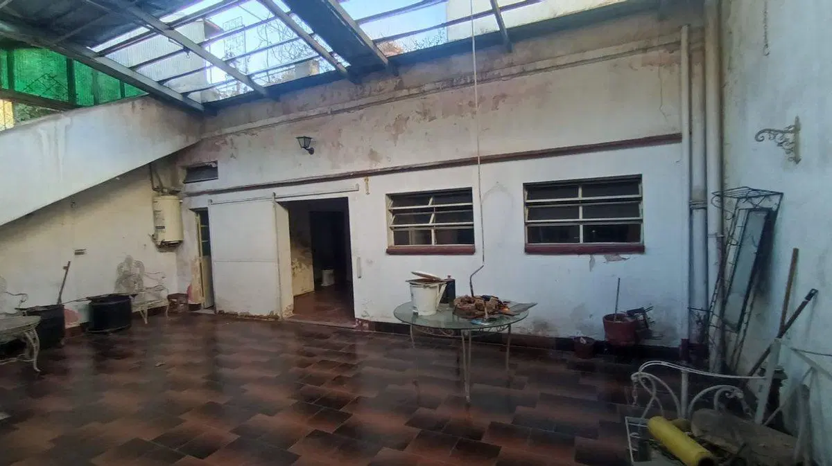 VENTA PERMUTA CASA C/COCHERA CASEROS A REFACCIONAR 3