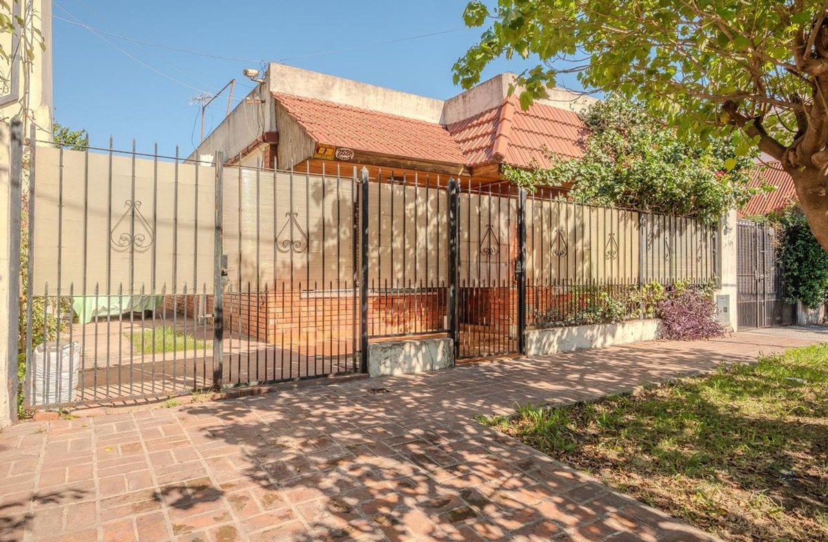 VENTA CASA 4 AMB LANUS - OPORTUNIDAD 215 M2 LOTE -