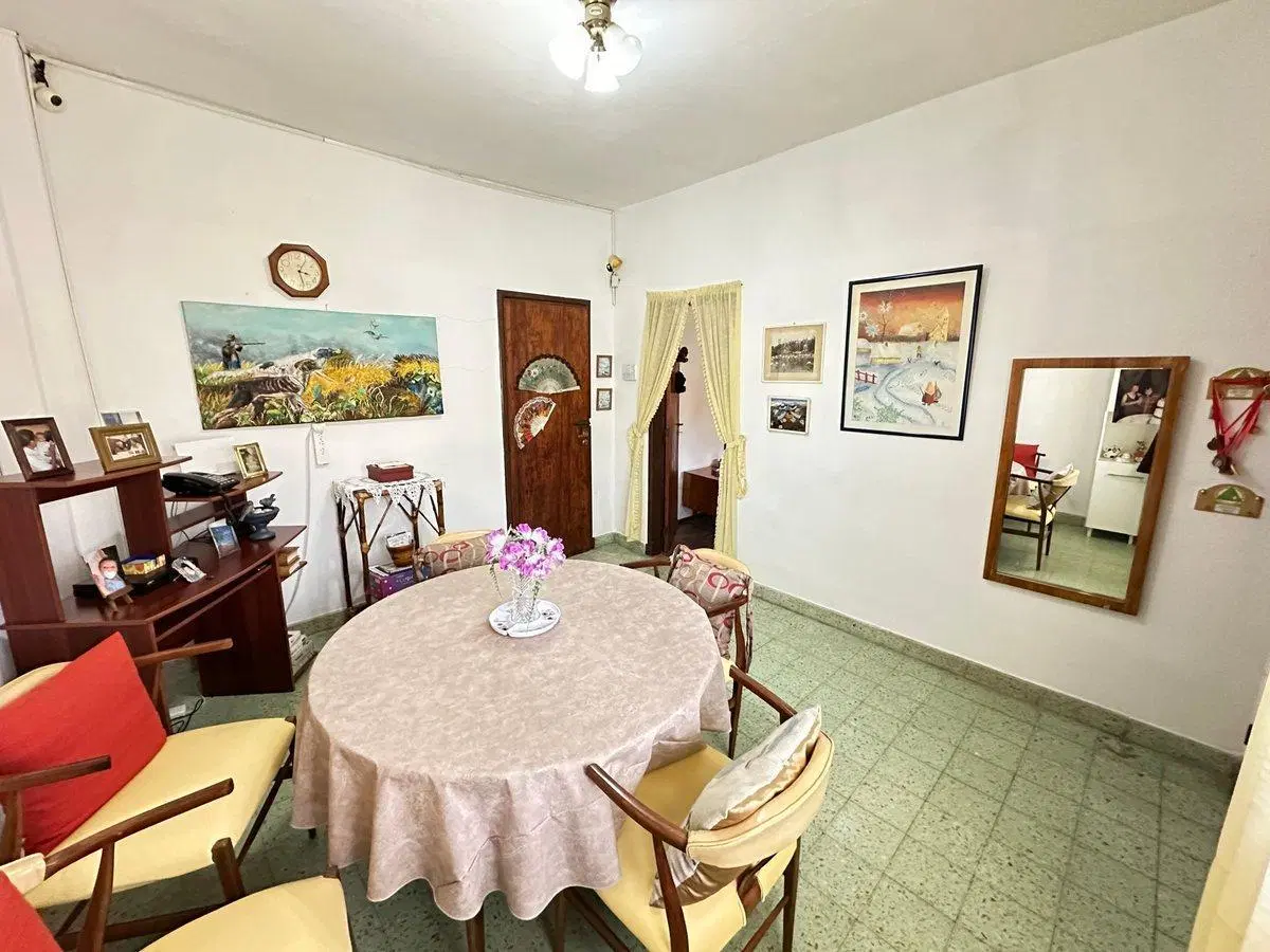 VENTA CASA 3 AMBIENTES CON COCHERA - CASTELAR 5