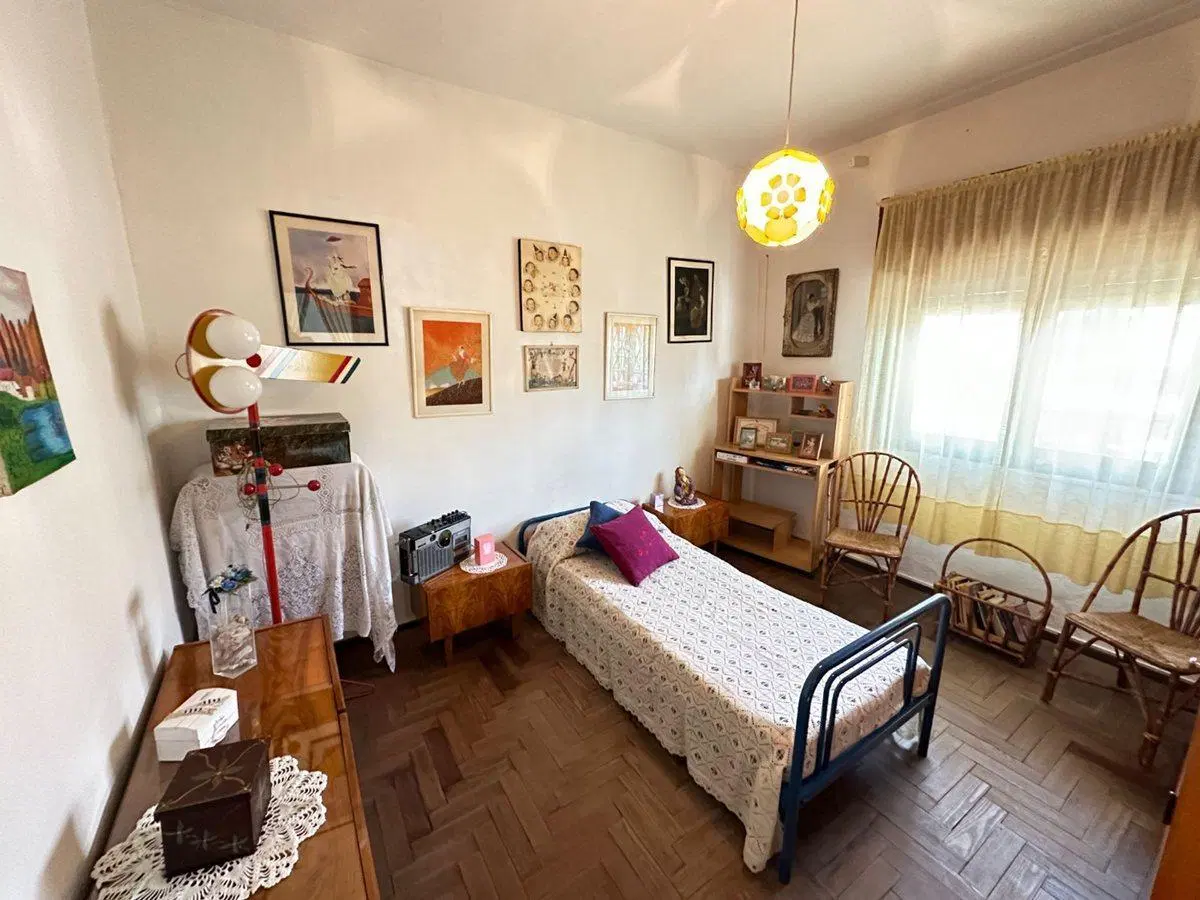VENTA CASA 3 AMBIENTES CON COCHERA - CASTELAR 2