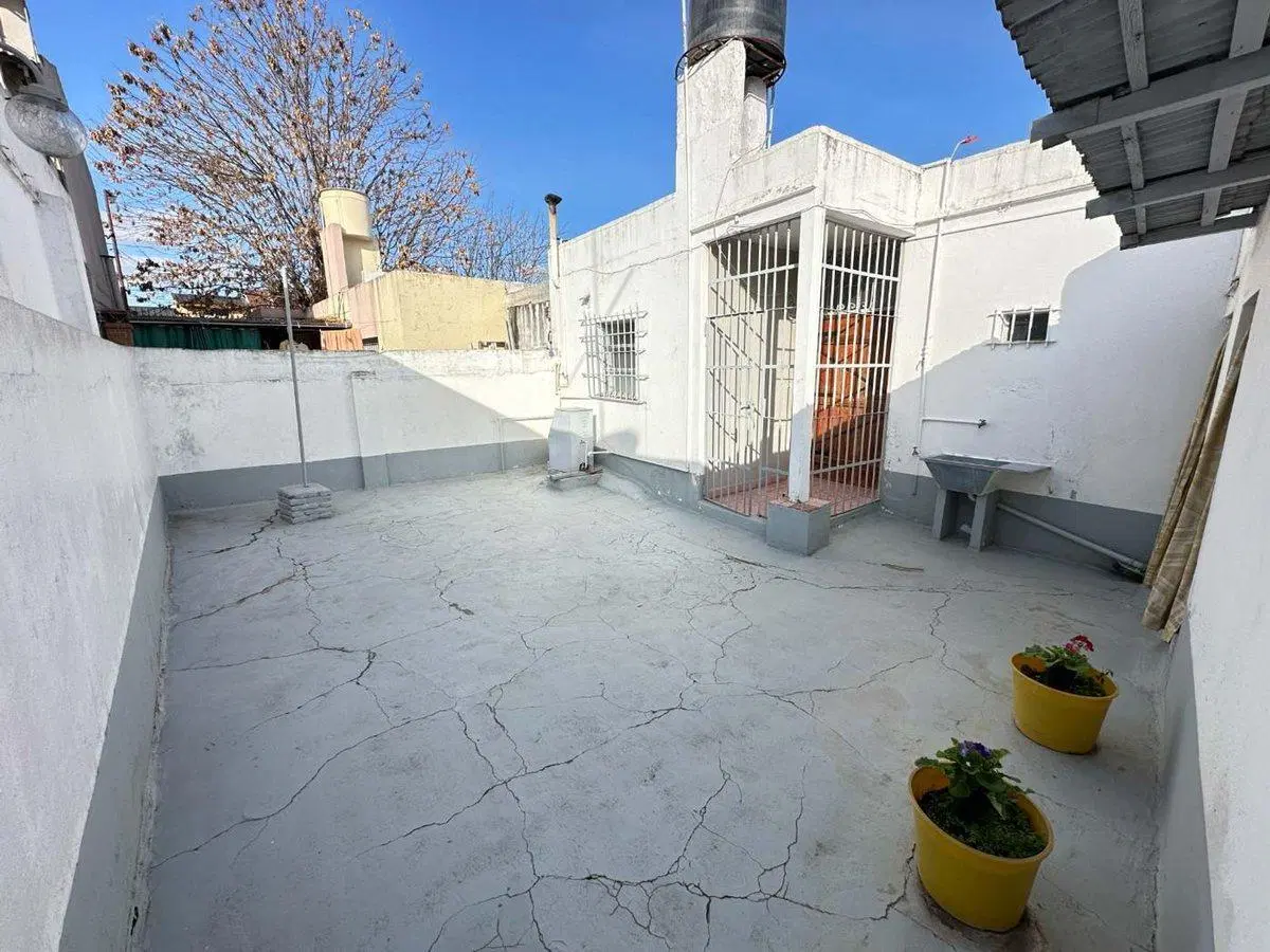 VENTA CASA 3 AMBIENTES CON COCHERA - CASTELAR 3