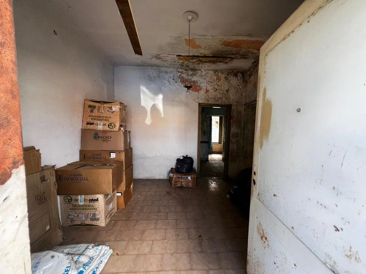 VENTA CASA A REFACCIONAR SAN MARTIN. PERMUTA 4