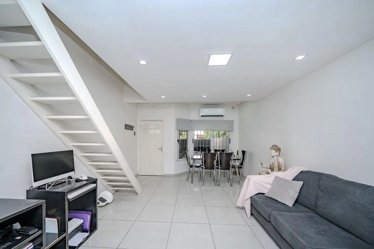 DUPLEX 3 AMB CON JARDIN Y COCHERA ENTRADA INDEPEND 4