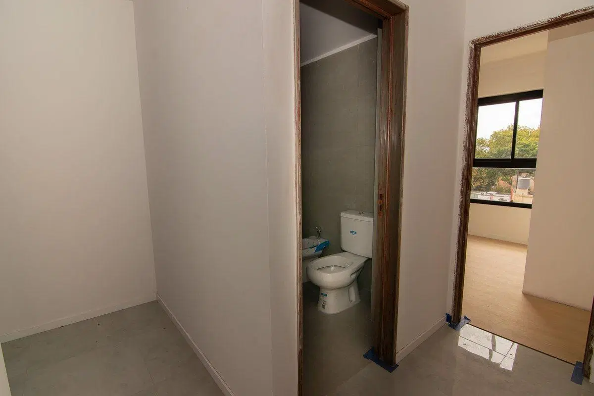 VENTA DEPTO 2 AMB CASEROS CENTRO BALCON ESTRENAR 3