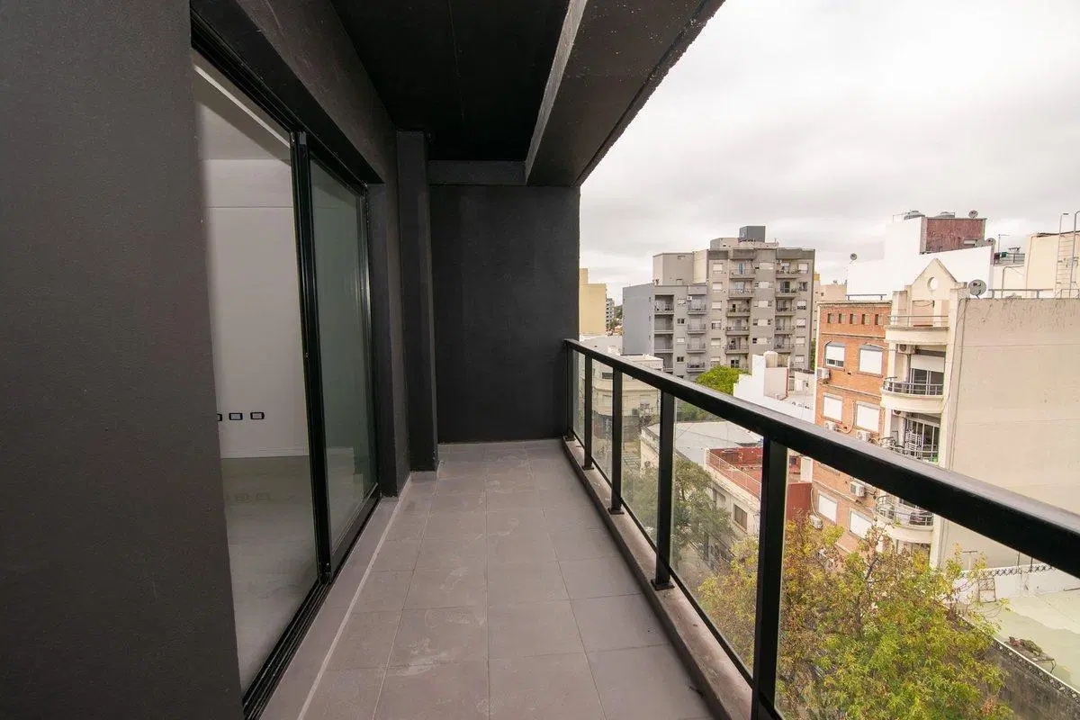 VENTA DEPTO 2 AMB CASEROS CENTRO BALCON ESTRENAR 2