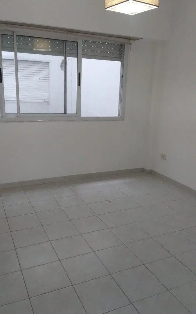 VENTA DEPTO 2 AMB CONTRAFRENTE CASEROS 4