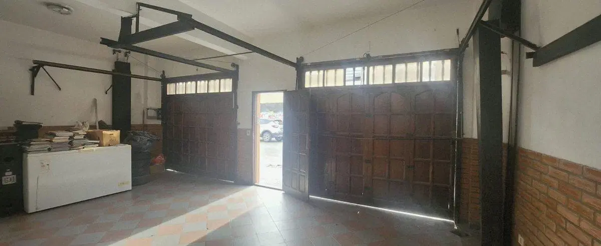 VENTA CASA 8 AMB EN CASEROS APTO CREDITO PERMUTA 2