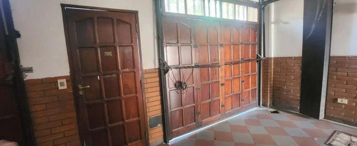 VENTA CASA 8 AMB EN CASEROS APTO CREDITO PERMUTA 5