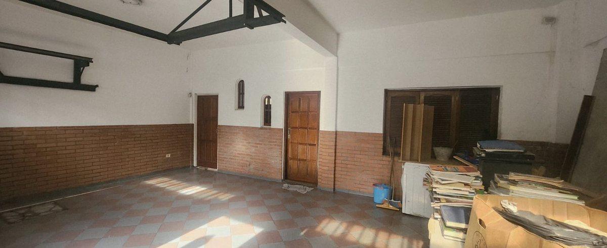 VENTA CASA 8 AMB EN CASEROS APTO CREDITO PERMUTA