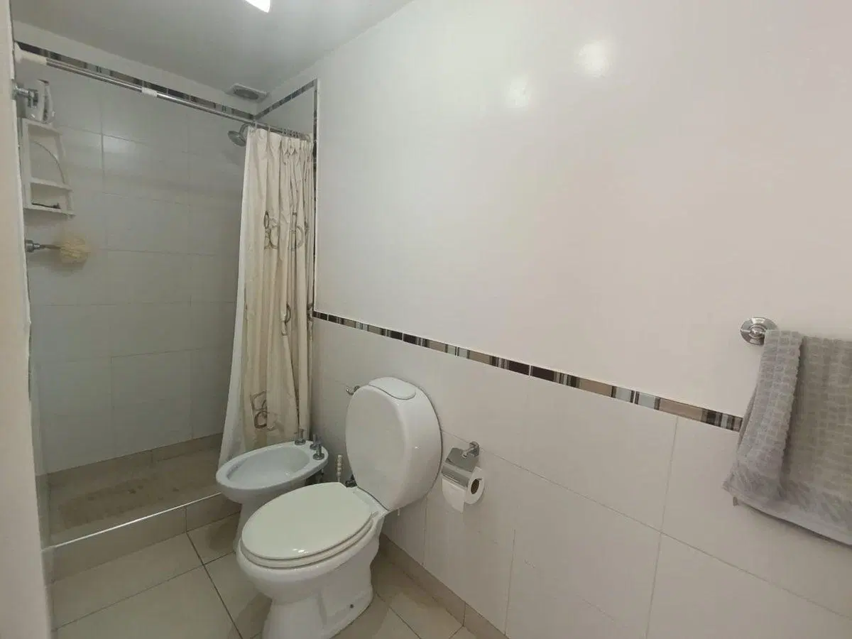 Venta casa 4 amb. Parque Johnston-Hurlingham 2