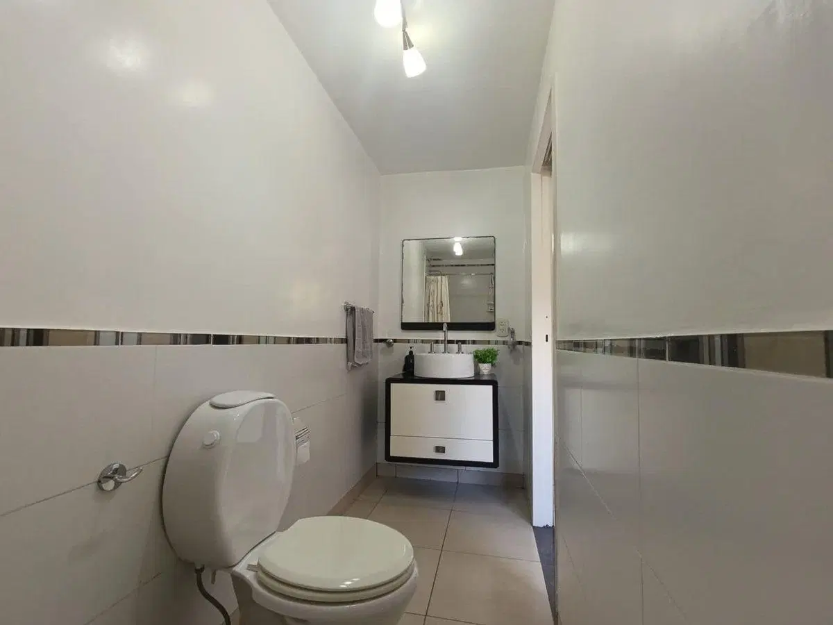 Venta casa 4 amb. Parque Johnston-Hurlingham 3
