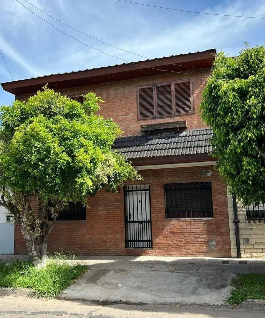 VENTA DE CASA 4 AMB EN CASEROS - PERMUTA 4