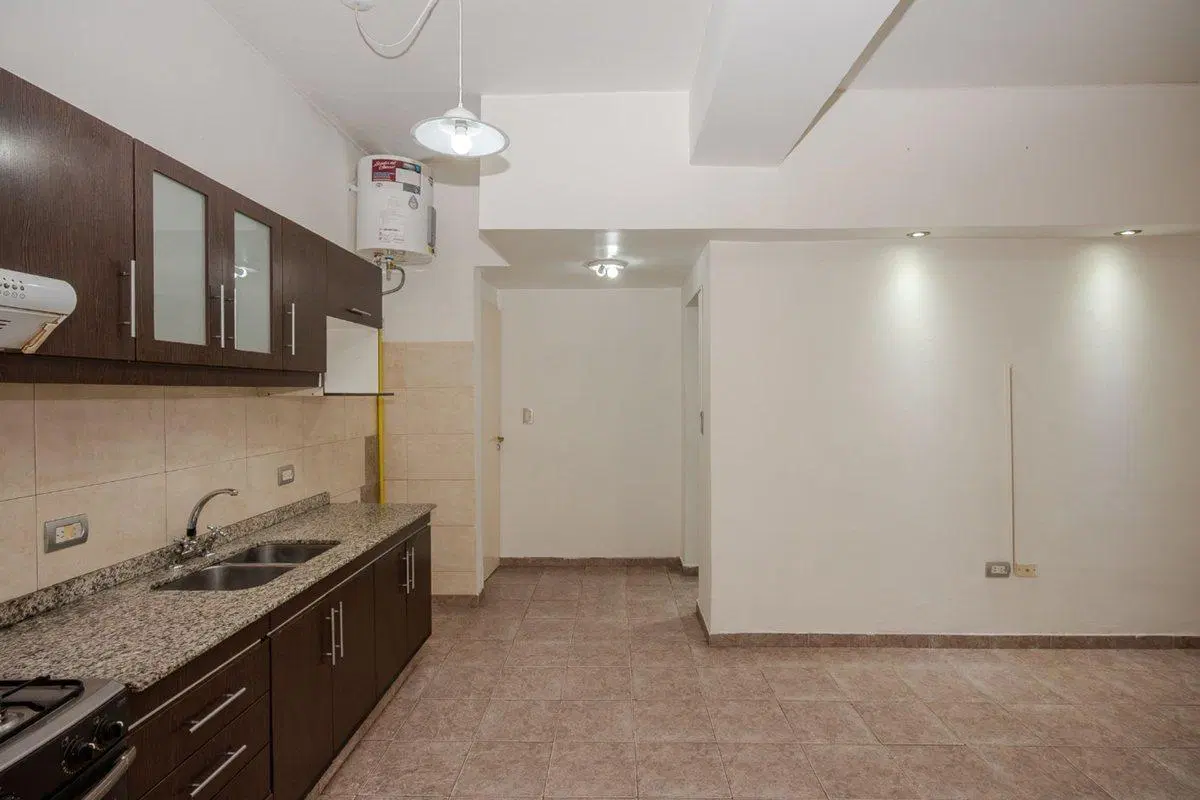 VENTA PH 3 AMB /FRENTE C/COCHERA Y PATIO Z/CASEROS 4