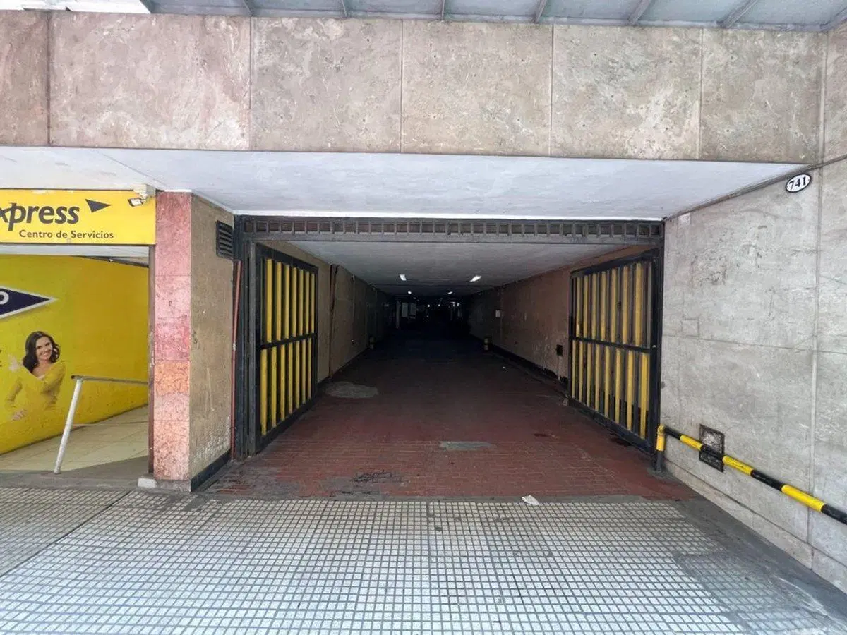 VENTA COCHERA MICROCENTRO ZONA OBELISCO RENTA! 2