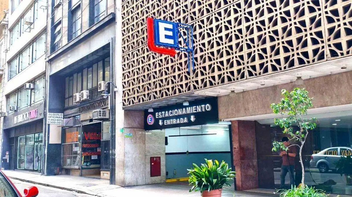 VENTA COCHERA MICROCENTRO ZONA OBELISCO RENTA! 3