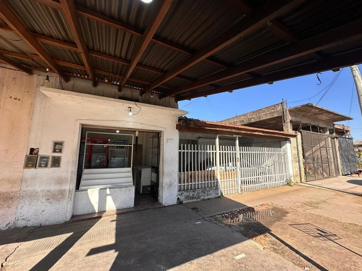 Venta casa 2 amb con local en Jose C paz Apto Cred 2