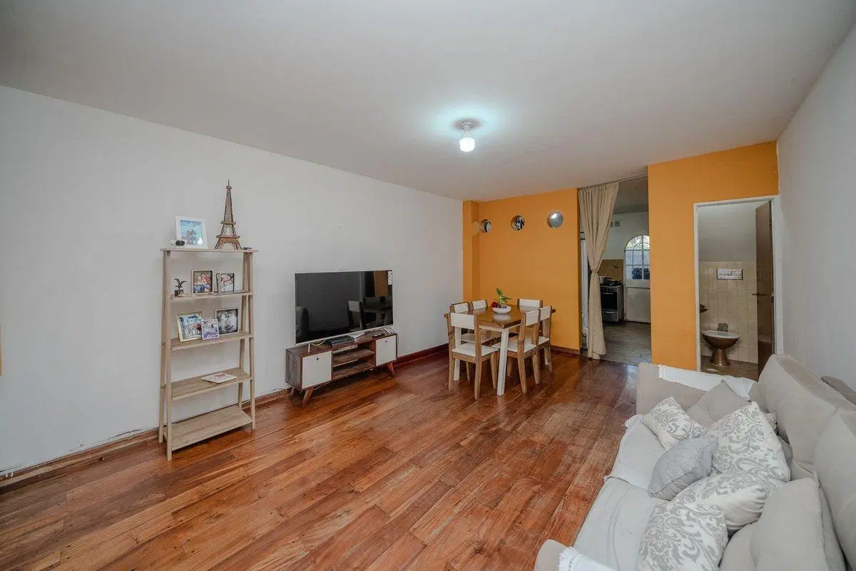 VENTA DUPLEX 3 AMBIENTES CON PATIO Y COCH CASTELAR 5