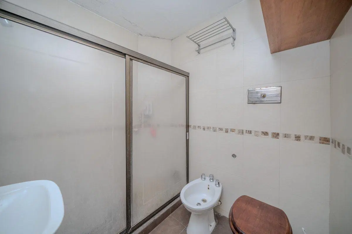 VENTA DUPLEX 3 AMBIENTES CON PATIO Y COCH CASTELAR 4