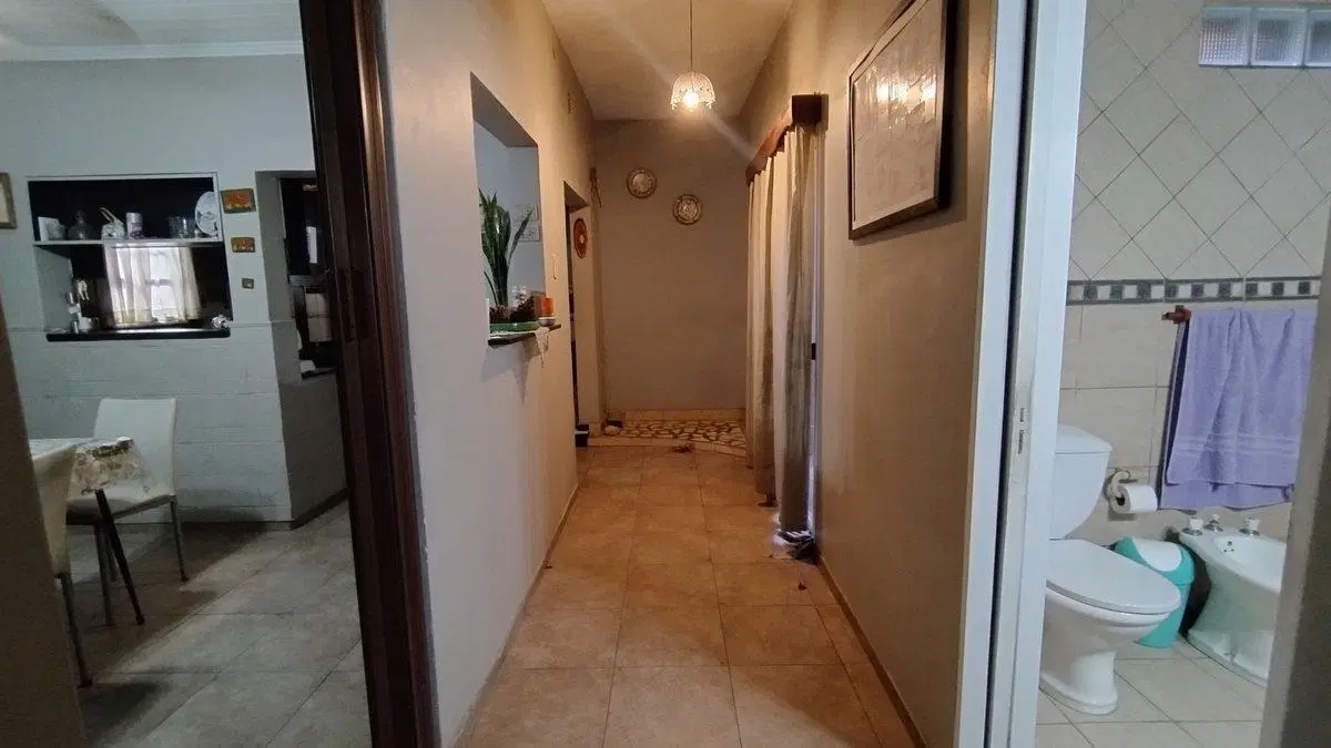 VENTA PH 4 AMB. CON PILETA Y LOCAL,CASEROS.PERMUTA 5