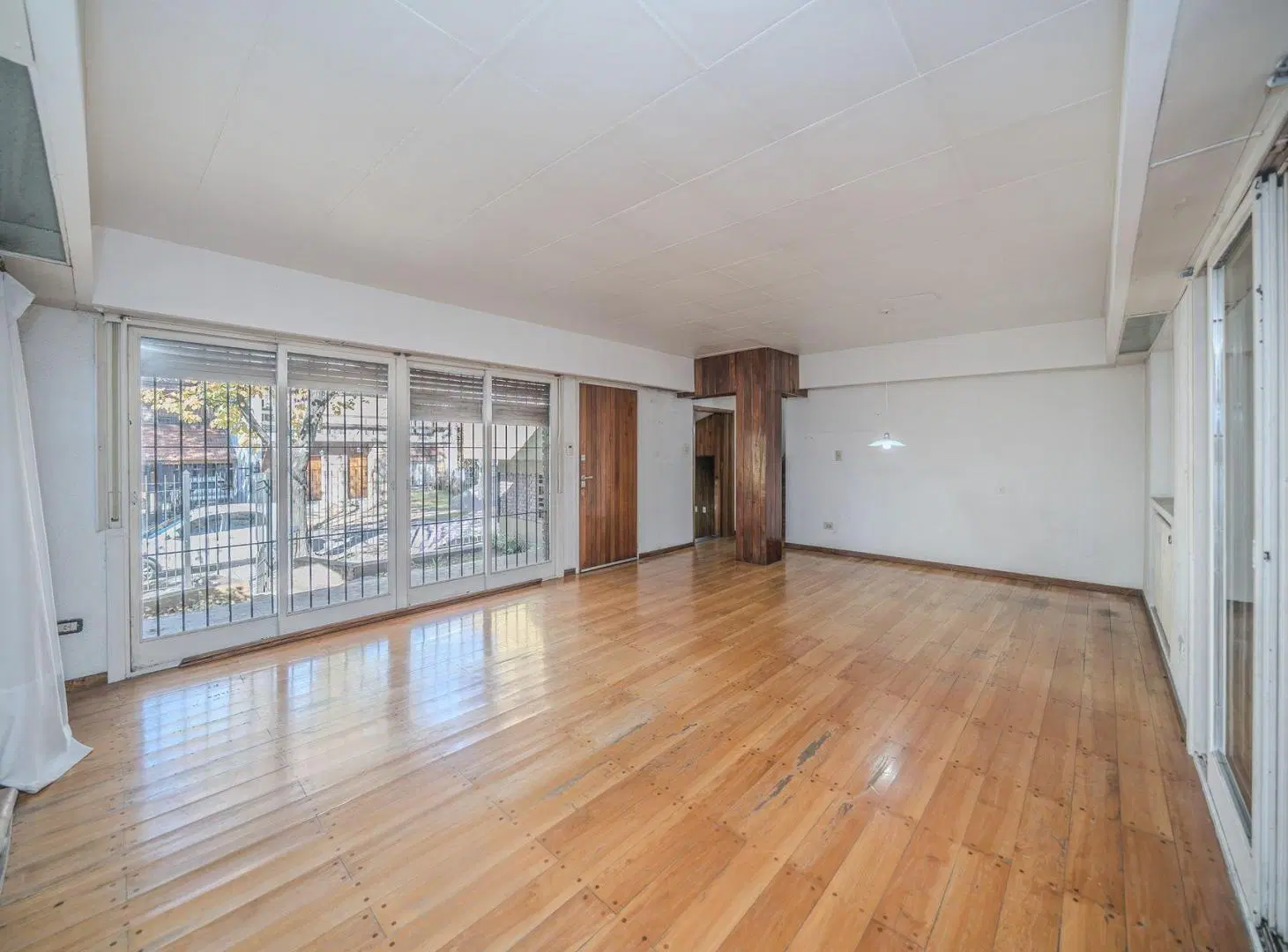 Casa en venta - Villa Sarmiento - Jardin y pileta 3