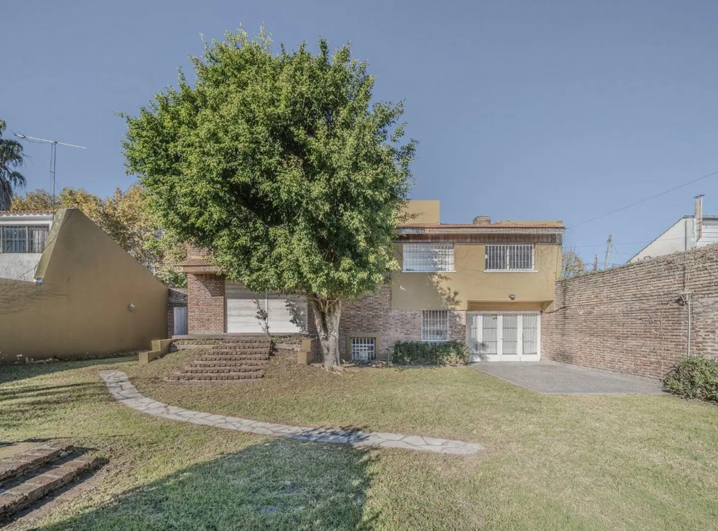 Casa en venta - Villa Sarmiento - Jardin y pileta 5