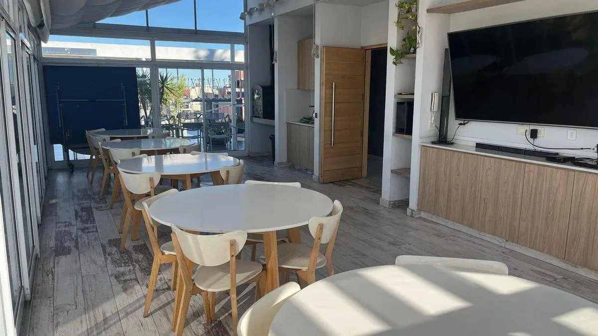 VENTA DEPTO 2 AMB + DEPENDENCIA PERMUTA CASEROS 2