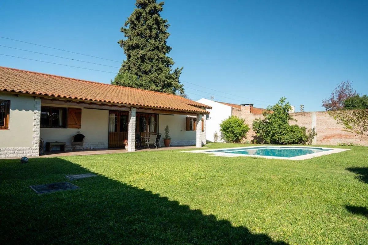 VENTA CASA 4 AMB. PILETA COCH./PARRILA APTA CRED. 4