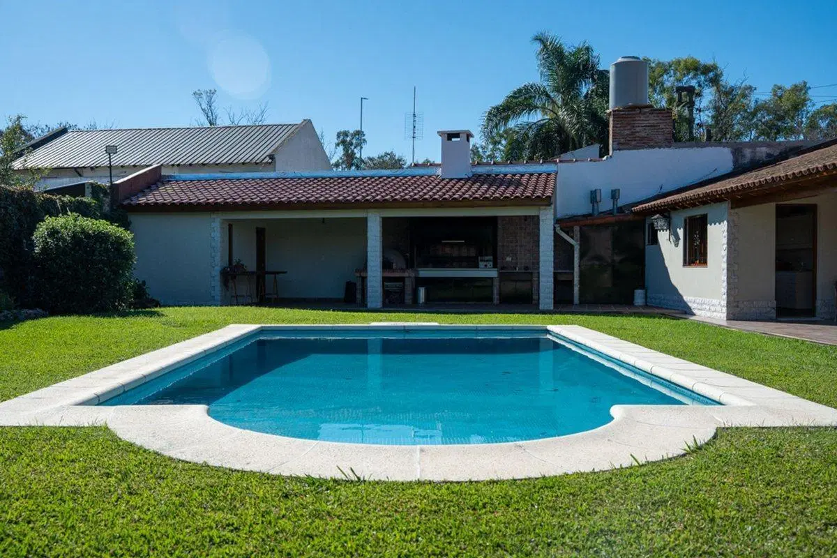 VENTA CASA 4 AMB. PILETA COCH./PARRILA APTA CRED. 2
