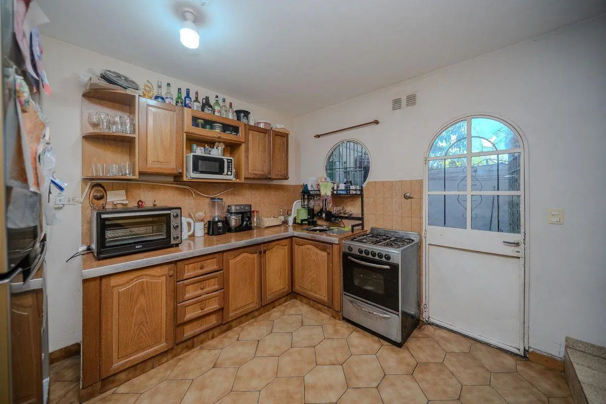 VENTA DUPLEX 3 AMBIENTES CON PATIO Y COCH CASTELAR 2